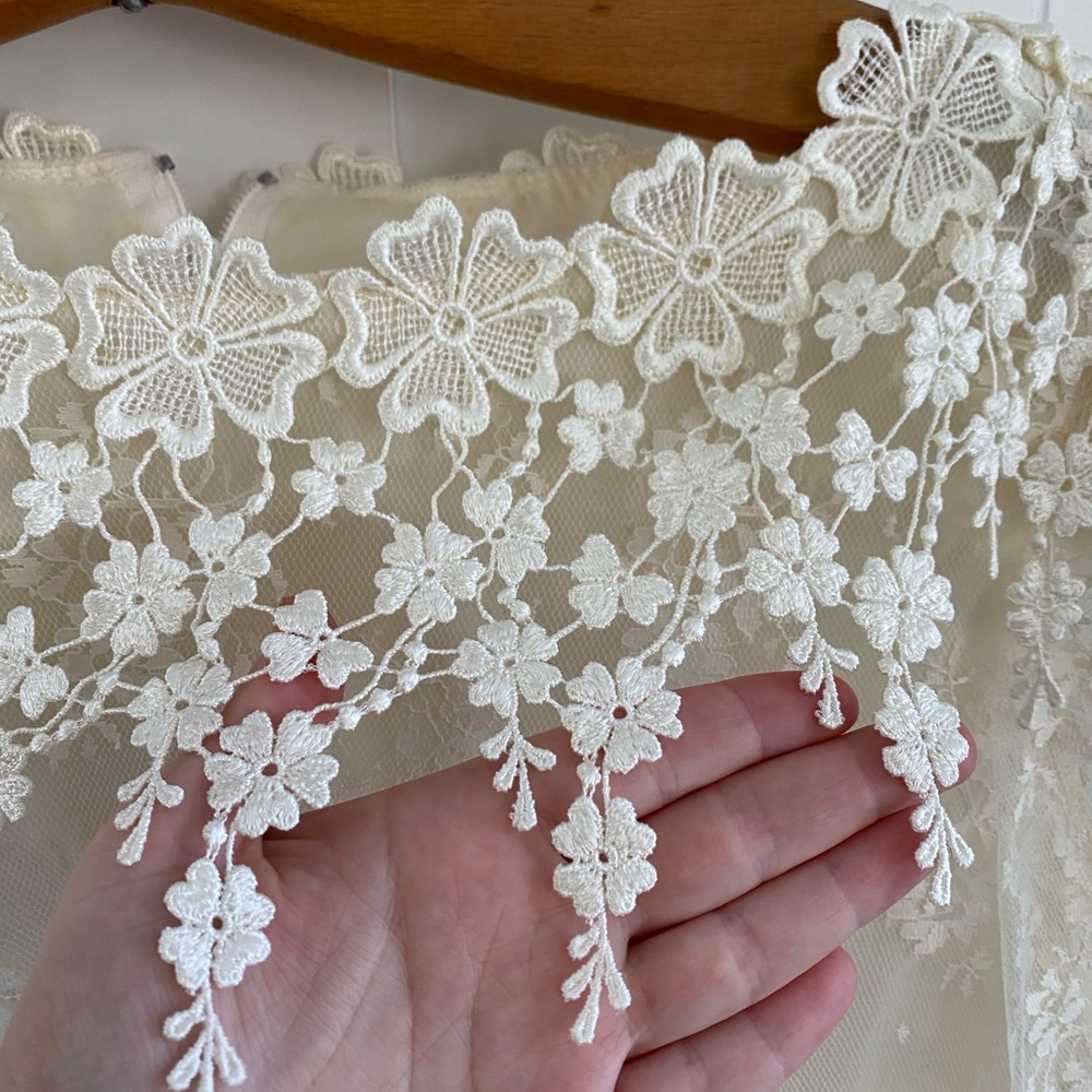 Lovely delicate lace Cream Vintage Top XS - Picture 3 of 5